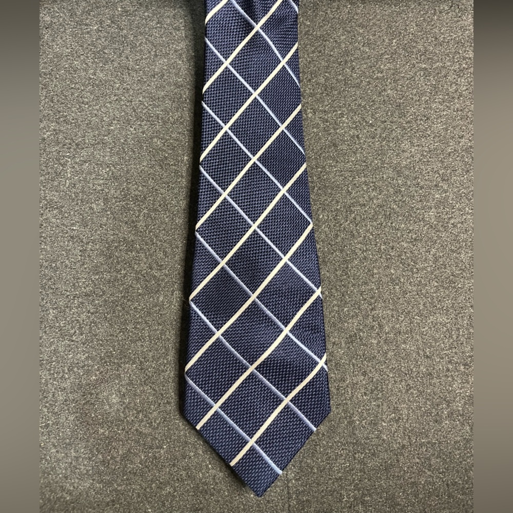 Donald Trump signature collection tie